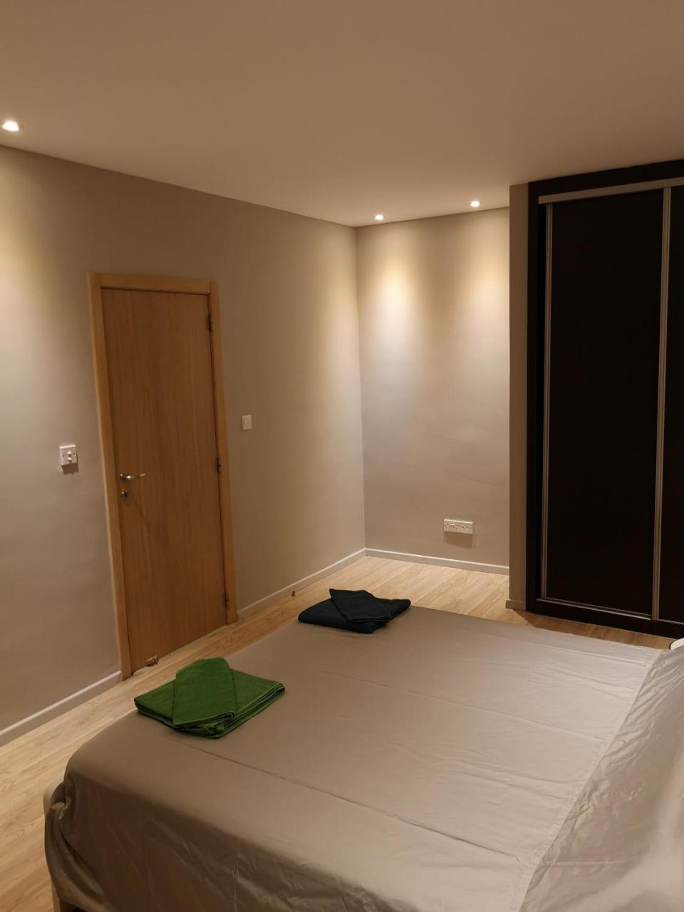 Beachfront Amazing New Apartment Limassol Exterior foto