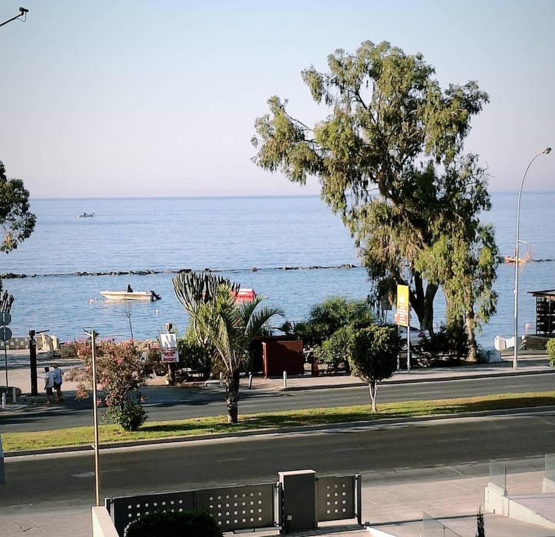 Beachfront Amazing New Apartment Limassol Exterior foto